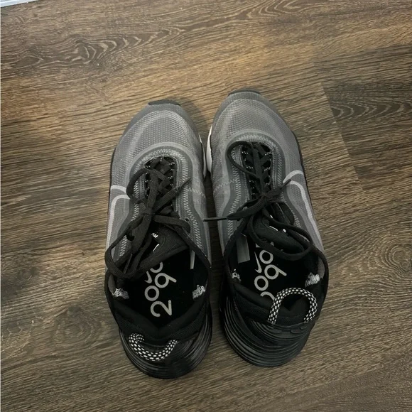 Women Nike 2090s Size 8 - Picture 3 of 6